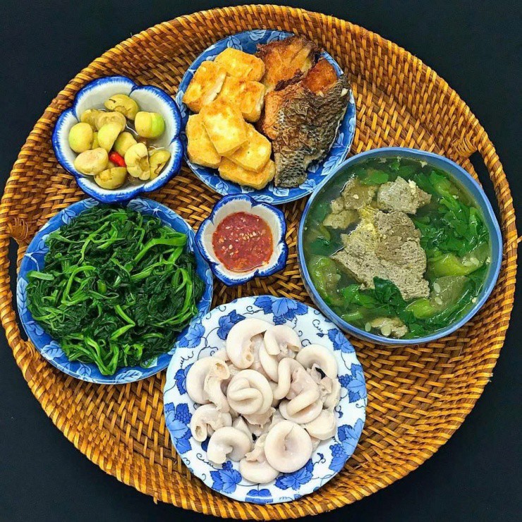 Cơm chiều cho 4 người – vừa đủ yêu thương.