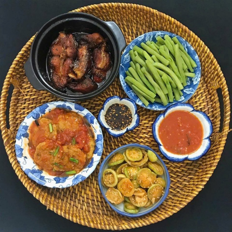 Chút rau, chút thịt, chút tình thân.