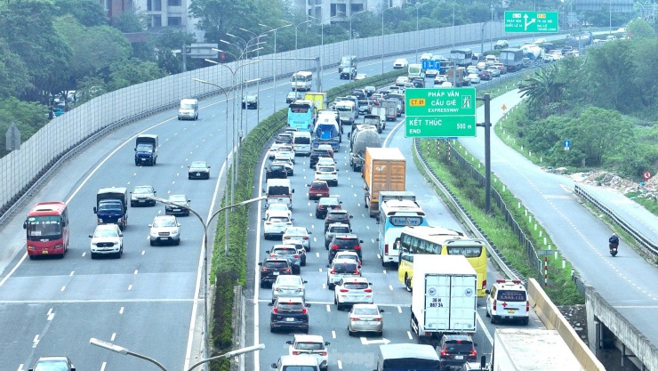 Chưa hết ngày nghỉ lễ, các phương tiện ùn tắc kéo dài hàng km tại cửa ngõ Thủ đô - 7