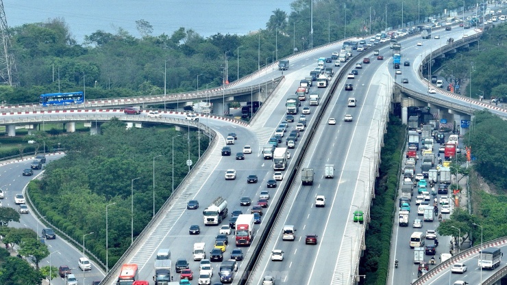 Chưa hết ngày nghỉ lễ, các phương tiện ùn tắc kéo dài hàng km tại cửa ngõ Thủ đô - 10