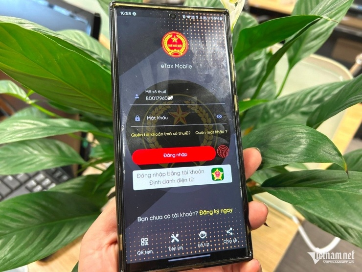 Nhiều người nộp thuế thắc mắc vì chậm được hoàn thuế thu nhập cá nhân. Ảnh: N.L