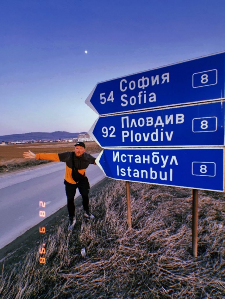 Khách Tây đi bộ hơn 15.000km để đến Việt Nam - 6