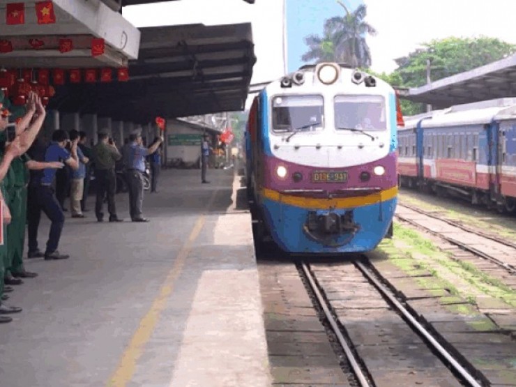 Đón lực lượng diễu binh, diễu hành tại ga Hà Nội