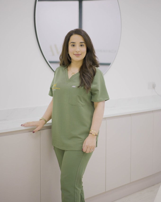 Bác sĩ da liễu Saniyya Mahmood