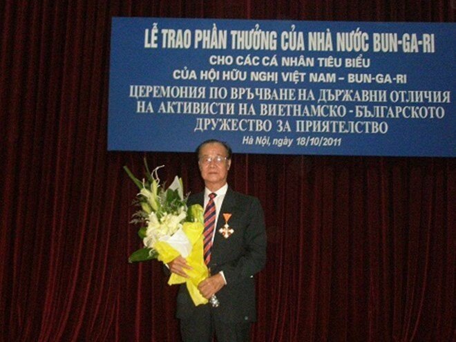 Bố ruột đáng kính của MC Anh Tuấn: Là Giáo sư 40 tuổi mới có con, từng khuyên quý tử lúc lấy vợ đầu người Úc - 5