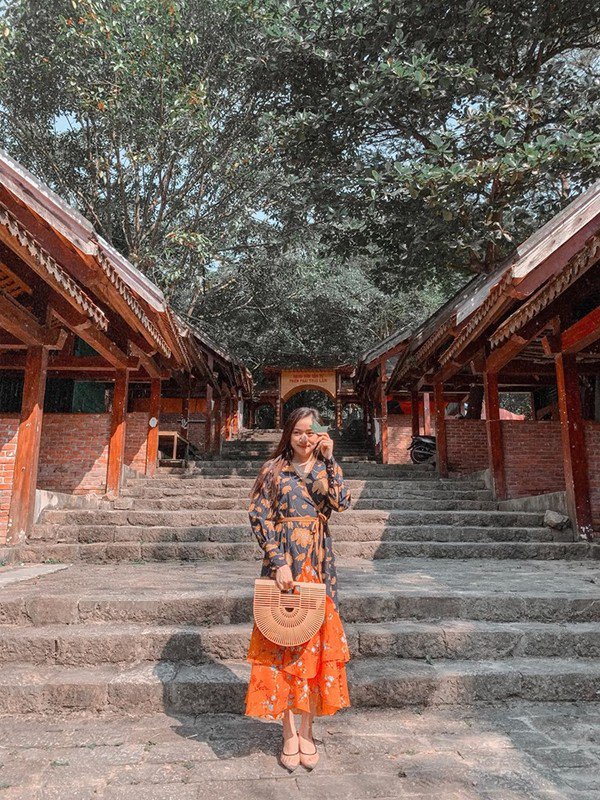 Mỗi góc nhỏ tại đây đều là background sống ảo “nghìn like”, khiến du khách không khỏi ấn tượng ngay từ những bức ảnh đầu tiên. Đây thực sự là một “dấu lặng” đầy chất thiền, nơi bất kỳ ai yêu thích sự tĩnh tại và cổ kính cũng không thể bỏ qua khi du lịch Quảng Ninh. Ảnh dulichviet