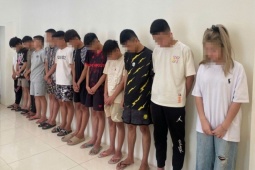 Trêu ghẹo 2 thiếu nữ ở Sầm Sơn, 2 thanh niên bị đánh gục trên đường