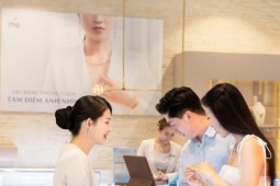 Giá vàng thế giới hạ rất mạnh khi thị trường vàng Việt Nam nghỉ lễ