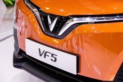 Giá xe điện VinFast VF 5 tháng 5/2025, lăn bánh 0% phí trước bạ