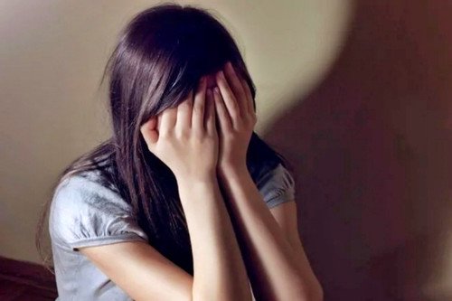 Sâu bên trong tôi đang mục rỗng (Ảnh minh họa)