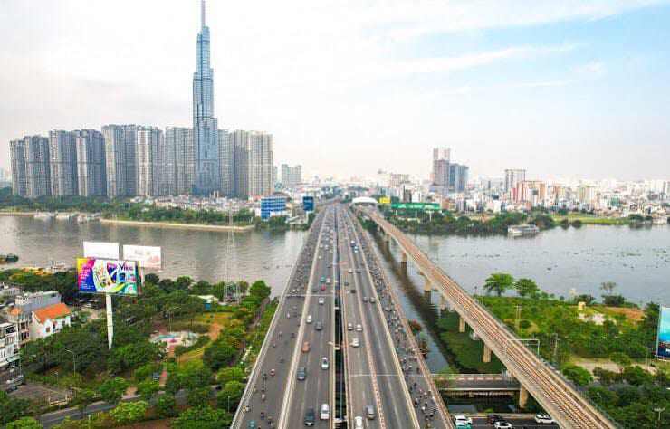 Ảnh: Tư liệu (ảnh trước) và Phùng Tiên (ảnh sau)