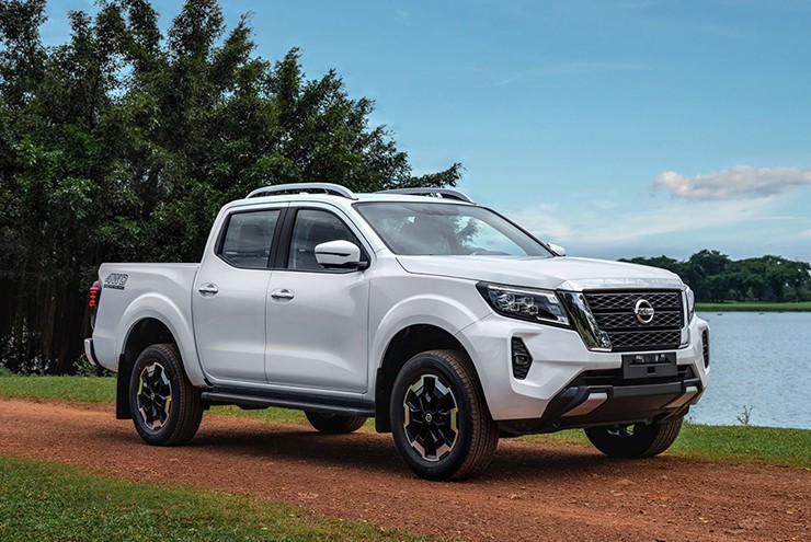 Nissan Navara giảm giá mạnh tại Việt Nam