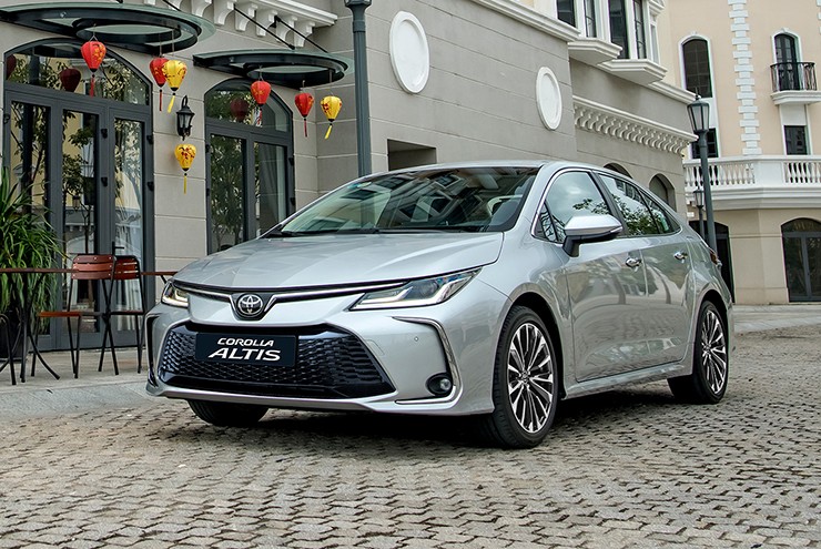 Giá xe Toyota Corolla Altis tháng 5/2025 bản HEV từ 870 triệu đồng