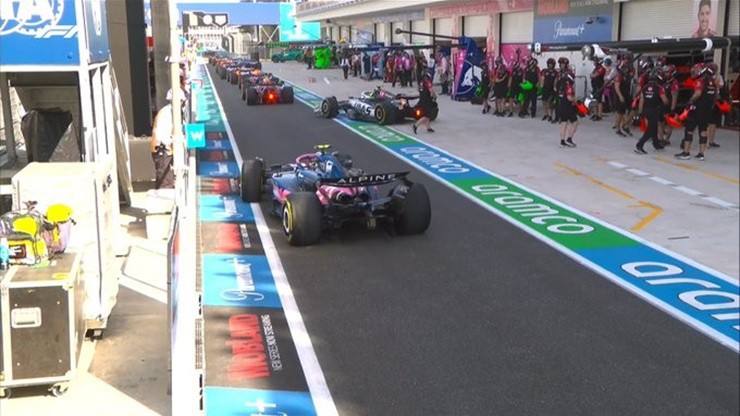 “Hỗn loạn” trong pit-lane tại SQ1