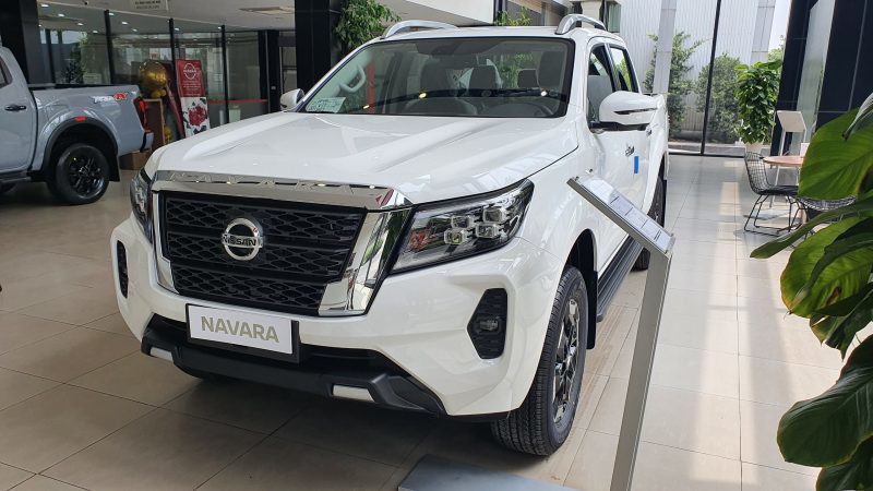 Nissan Navara giảm giá mạnh tại Việt Nam - 2