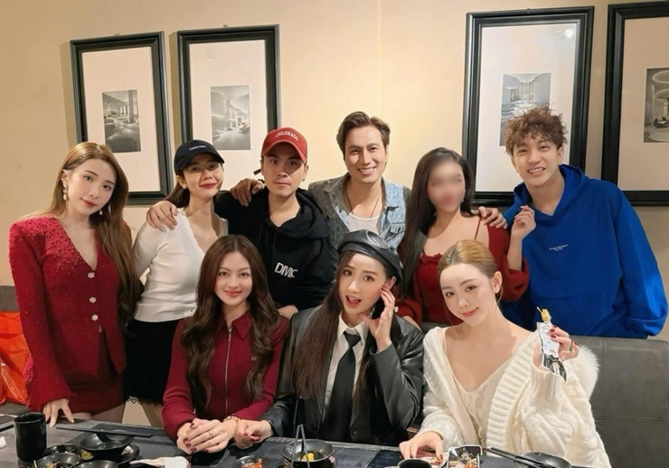 Diễn viên Lã Thanh Huyền cho biết: "Mọi người đều rất tự hào khi có một tình bạn đẹp, lâu bền và gắn bó như vậy". Ảnh: FB Lã Thanh Huyền.