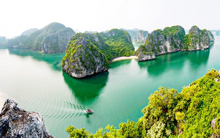 Quảng Ninh không chỉ đẹp vì vịnh Hạ Long, mà còn hấp dẫn bởi vô vàn góc sống ảo vừa hiện đại, vừa hoang sơ, vừa thơ mộng lại rất dễ tiếp cận. Với chiếc máy ảnh đầy pin và tâm hồn ưa xê dịch, bạn hoàn toàn có thể “săn” trọn bộ ảnh triệu like mà không cần đi xa. Quảng Ninh chính là điểm đến “đẹp quên lối về” mà du khách không nên bỏ lỡ trong bất kỳ mùa nào trong năm. Ảnh dulich                     