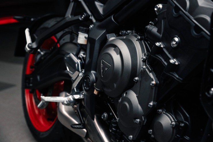 Tuyệt đẹp ấn bản đặc biệt 2026 Triumph Trident Triple Tribute - 6