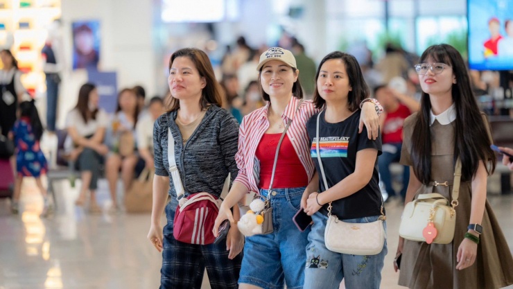 Gần 220.000 người đổ về sân bay Nội Bài, Tân Sơn Nhất ngày cuối nghỉ lễ - 3