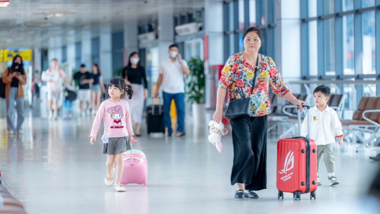 Gần 220.000 người đổ về sân bay Nội Bài, Tân Sơn Nhất ngày cuối nghỉ lễ - 5