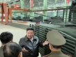 Ông Kim Jong-un thăm nhà máy xe tăng, ca ngợi tiến độ sản xuất xe tăng nội địa