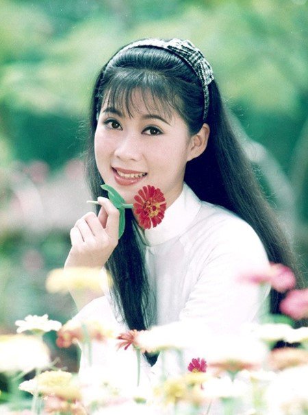 Diễm Hương được xem là "đệ nhất sắc đẹp" của màn ảnh Việt thập niên 1990-2000.