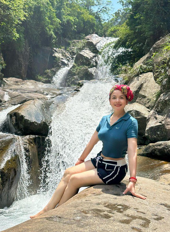 Nhiều khán giả nghi ngờ nữ nghệ sĩ gạo cội có can thiệp thẩm mỹ nhưng cách đây ít năm, trên trang cá nhân của mình, NSND Thu Quế đã khẳng định không phải vậy.
