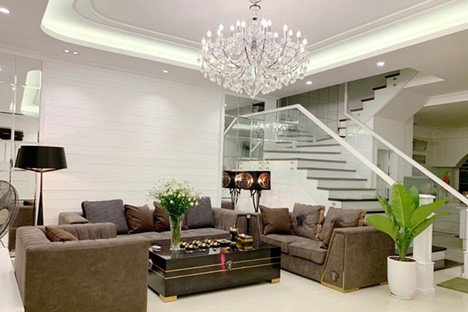 Anh từng gây choáng cho công chúng khi chia sẻ sở hữu hơn chục căn nhà ở TP.HCM cùng nhiều bất động sản khác trên cả nước.