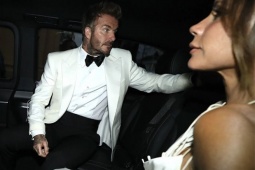 Becks tiệc tùng mừng tuổi mới bên vợ con, bạn bè