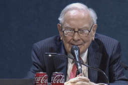 Thông báo bất ngờ của nhà đầu tư huyền thoại Warren Buffett