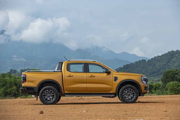 Giá xe Ford Ranger tháng 5/2025, ưu đãi 50% lệ phí trước bạ - 5
