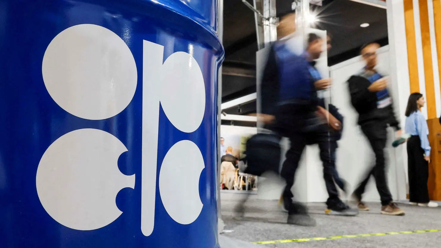 Giá dầu cắm đầu lao dốc, OPEC+ vẫn quyết định làm điều này - 1