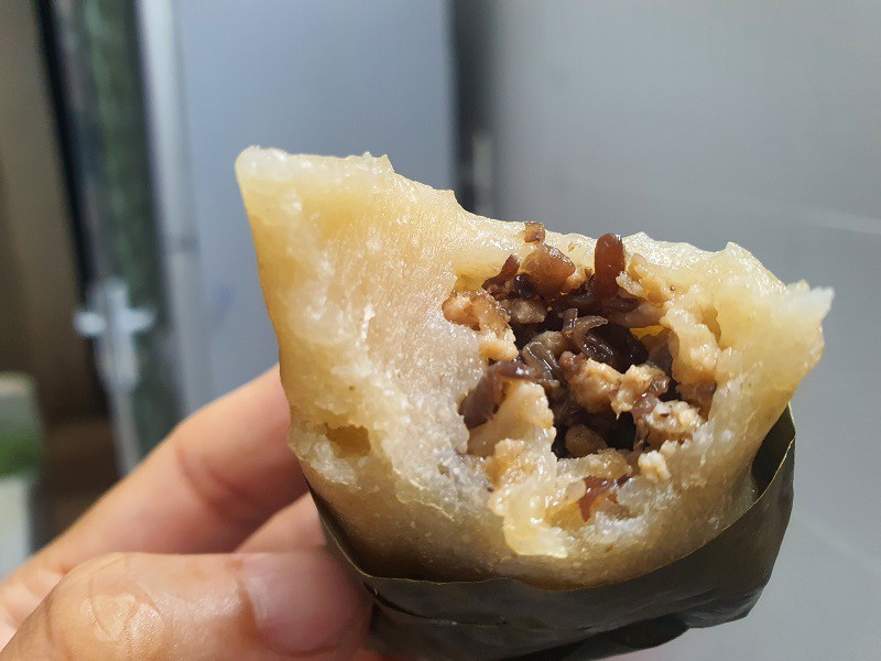 Bánh sắn nhân thịt và mộc nhĩ