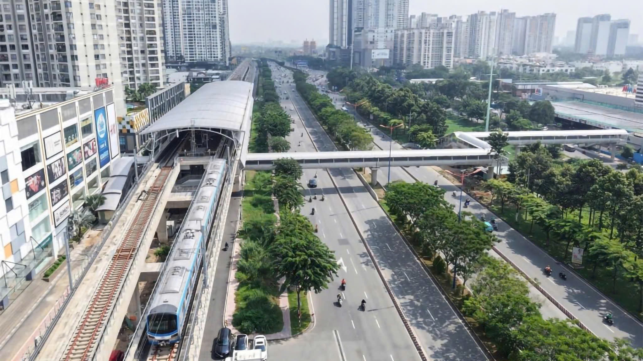 Bất động sản, chung cư, cao ốc... dọc theo xa lộ Hà Nội và tuyến Metro số 1. Ảnh: Thanh Tùng