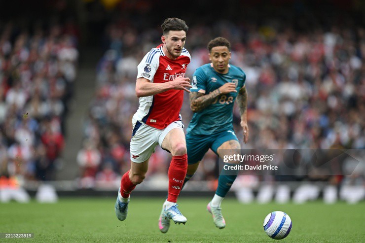 Arsenal thua sốc trên sân nhà