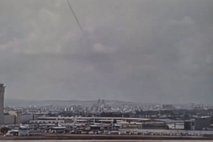 Tên lửa của phong trào Houthi bắn trúng sân bay Israel