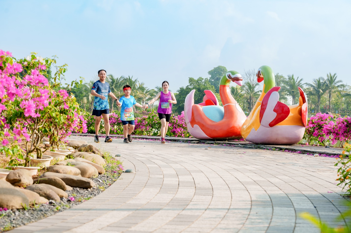 Cung đường chạy nên thơ ven hồ Thiên Nga