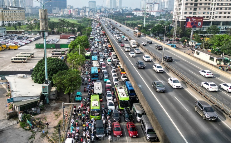 Hà Nội: Dân công sở không thể &#39;vượt&#39; 5km trong một tiếng để tới cơ quan vì tắc đường - 5