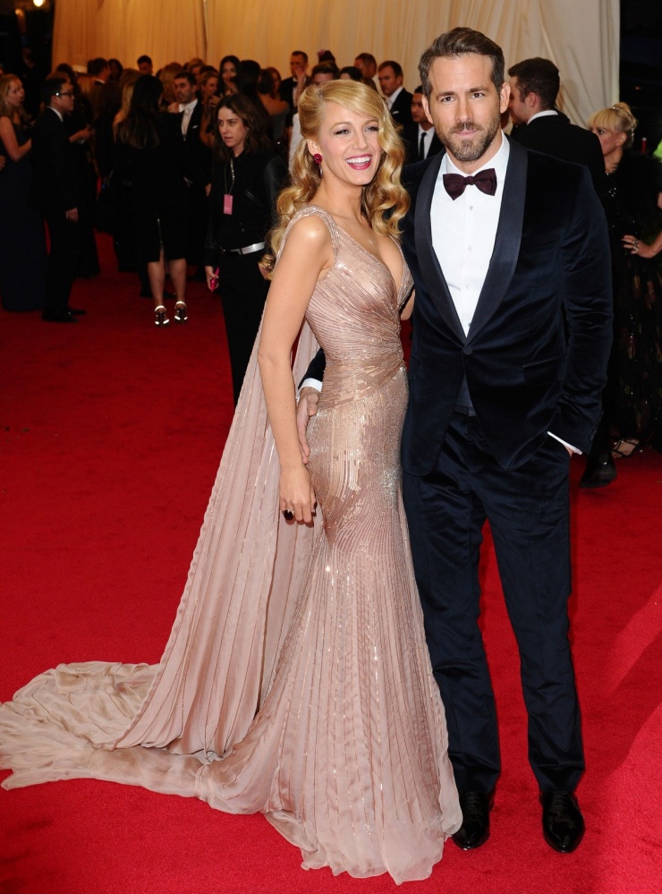 Trong nhóm cặp sao mặc đẹp còn có Blake Lively và Ryan Reynolds. Cả hai ghi điểm trong nhiều lần xuất hiện năm 2014, 2017, 2022. Ảnh: Celebmafia