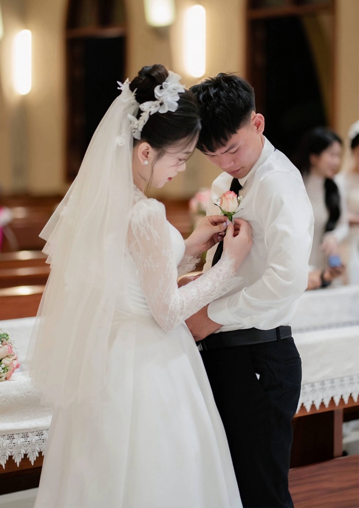 Hồ Văn Cường và Nguyễn Linh công khai tình cảm năm 2024 sau một thời gian tìm hiểu. Cả hai đều kín tiếng, hiếm khi chia sẻ chuyện cá nhân.