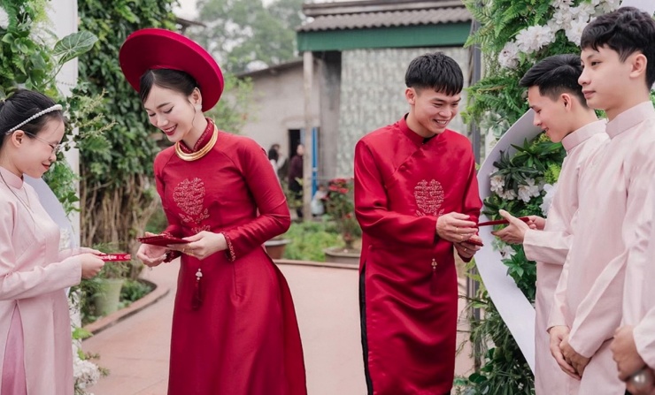 Hồi tháng 3, Hồ Văn Cường và Nguyễn Linh tổ chức lễ ăn hỏi theo nghi thức truyền thống ở huyện Nghi Lộc, Nghệ An. Ngay sau đó, hậu vệ SLNA phải chia tay vợ để lên đường tập trung cùng đội U22 Việt Nam tham dự giải giao hữu quốc tế diễn ra ở Trung Quốc. Tại giải đấu đó, Hồ Văn Cường cùng đồng đội giành 3 trận hòa trước các đối thủ mạnh gồm Hàn Quốc (1-1), Uzbekistan (0-0) và chủ nhà Trung Quốc (1-1).