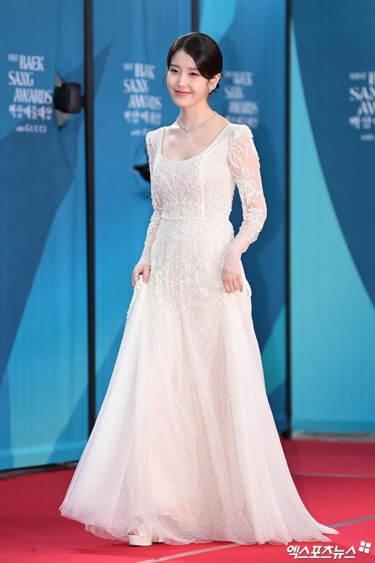 IU, ứng viên của giải nữ chính xuất sắc mảng truyền hình.