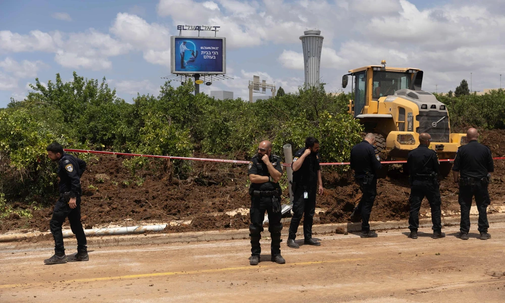 Hiện trường vụ tên lửa tấn công sân bay Ben Gurion, TP Tel Aviv (Israel) ngày 4-5. Ảnh: GETTY IMAGES