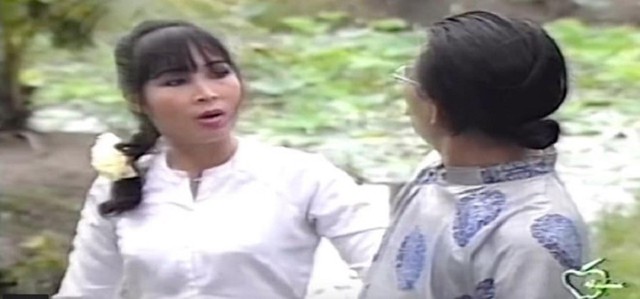 Sự nghiệp diễn xuất của Hồng Vân được thăng hoa kể từ sau khi album "Mưa bụi 1" được phát hành, cuộc đời của NSND Hồng Vân bước sang một trang mới khi sức lan tỏa của chương trình quá lớn. Sau đó, đoàn lưu diễn Sao Đêm trở lại miền Bắc và được khán giả đón nhận nồng nhiệt sau hiệu ứng của "Mưa bụi". Ảnh Internet