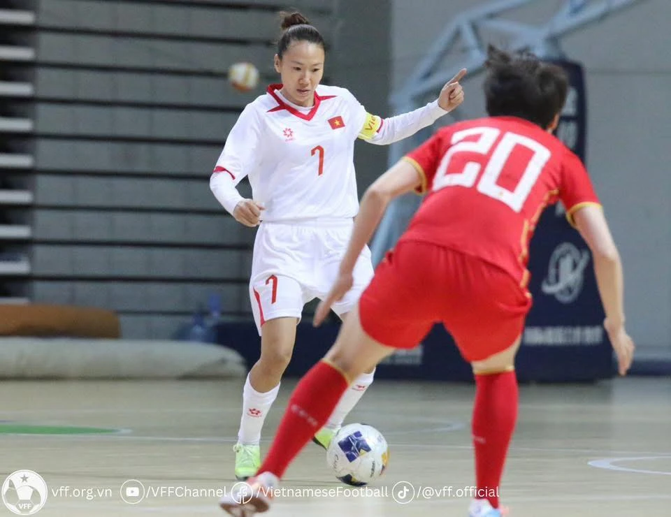 Tuyển Việt Nam trong trận giao hữu thua Trung Quốc 3-4 ở luân lưu sau khi hòa 2-2. Ảnh: VFF