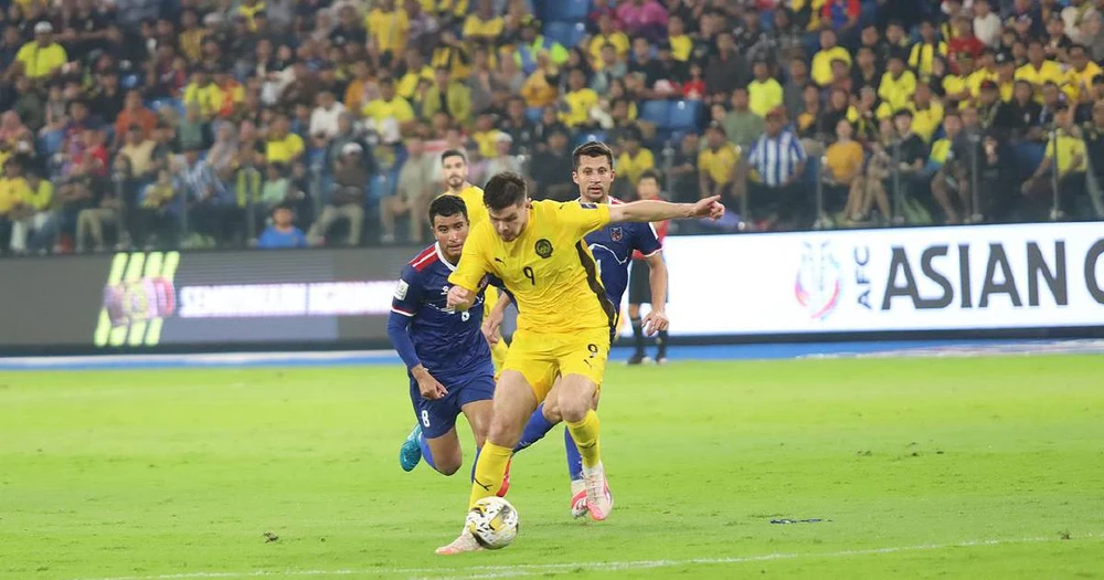 Malaysia chỉ thắng nhẹ Nepal 2-0 trong lúc tuyển Việt Nam đại thắng Lào 5-0 ở trận ra mắt vòng loại cuối cùng Asian Cup 2027. Annh3: CCT.