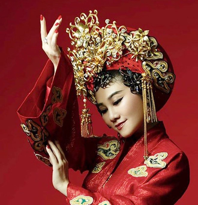 Quế Trân là cô đào tài hoa và xinh đẹp bậc nhất làng cải lương.