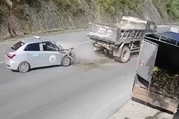 Tài xế ô tô tử vong khi lao vào đuôi xe tải đang lùi trên quốc lộ