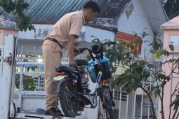 Công an và kiểm sát làm việc với mẹ nữ sinh tử vong ở Vĩnh Long