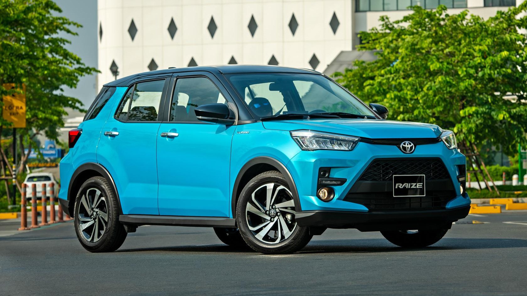 Toyota Raize&nbsp;mạnh mẽ, đậm chất SUV.